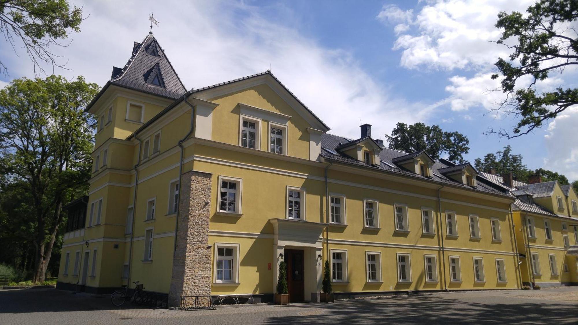 Palac Lucja Bb Zakrzow  Экстерьер фото
