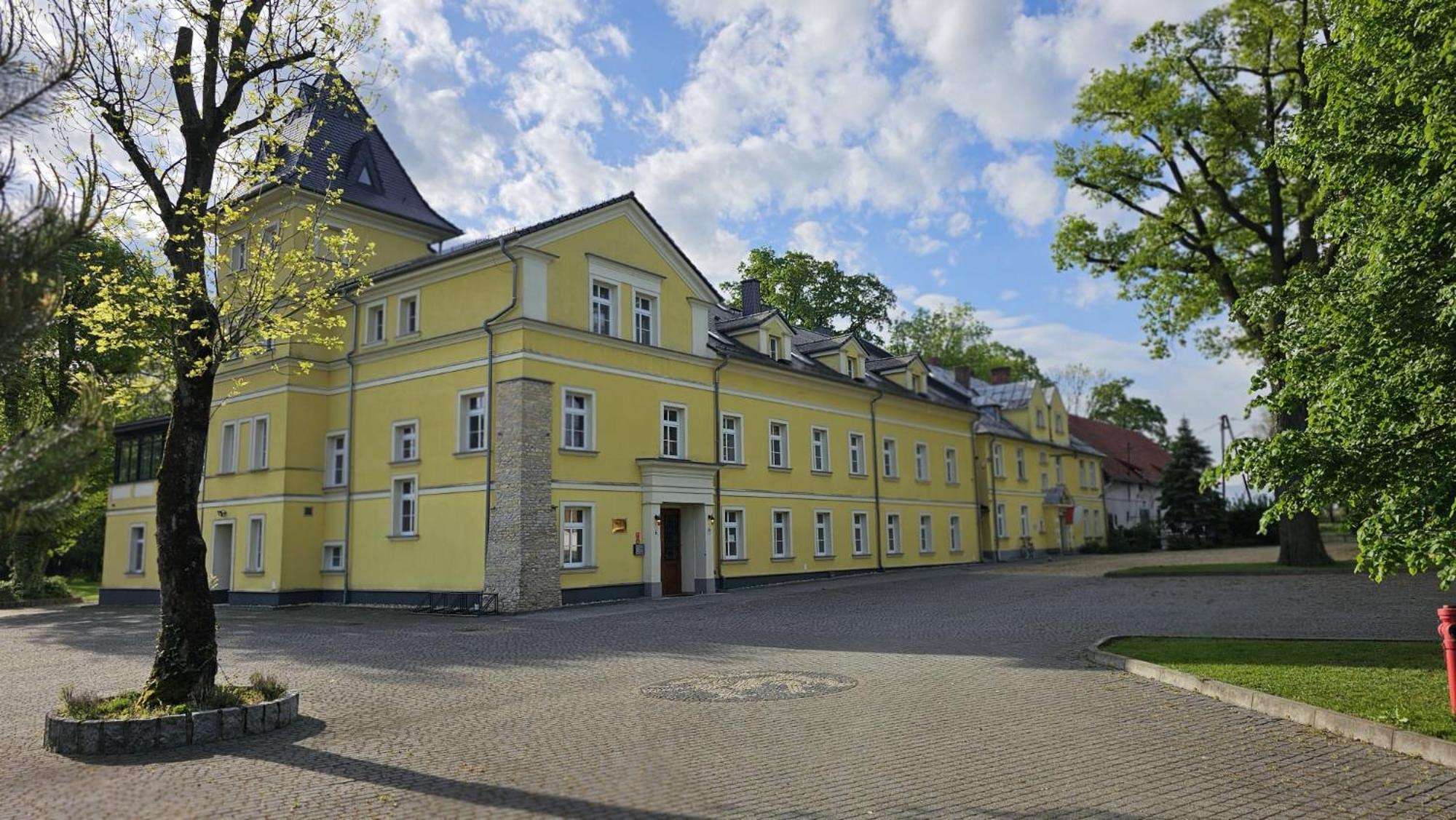 Palac Lucja Bb Zakrzow  Экстерьер фото